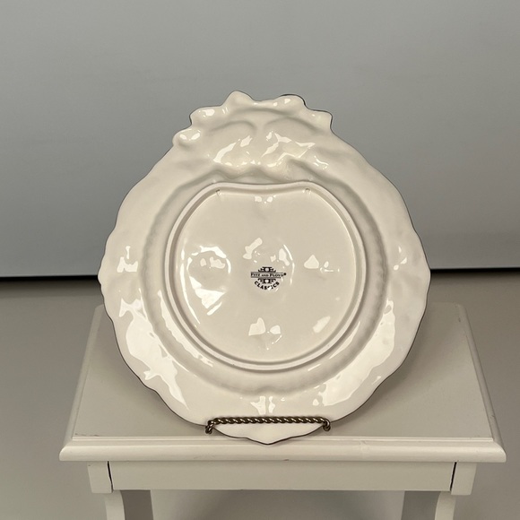 Fitz and Floyd Christmas Classic Florentine Pattern Plate - Picture 3 of 5